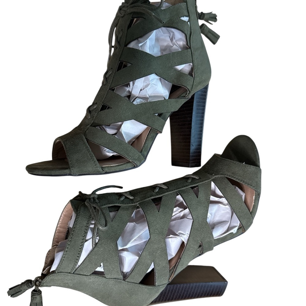 Parker and Sky Lace Up Elegant Olive Green Faux Suede Tassel Heels Size 6 - Picture 7 of 9